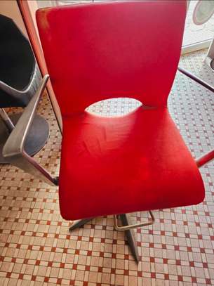 Chaise pour salon de coiffure image 1
