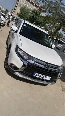 Mitsubishi Outlander sport image 2
