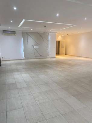 BEL APPARTEMENT F6 A LOUER A FANN RESIDENCE image 3