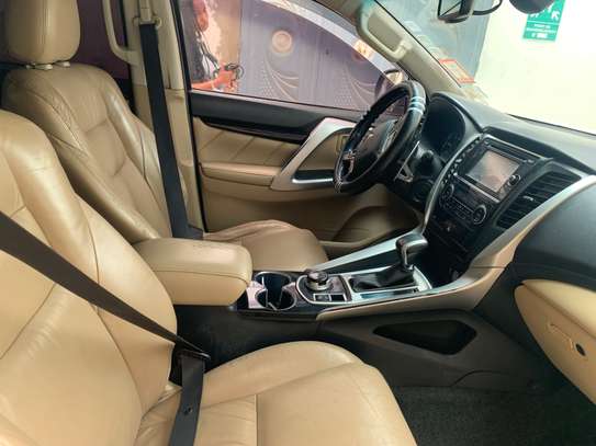 Mitsubishi pajero 2016 image 5