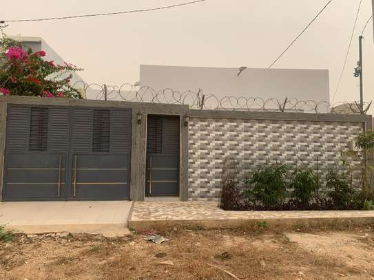 Villa F4 à louer à la Cité Akys de Bambilor image 1