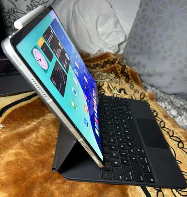 IPAD PRO M1  12.9 image 2
