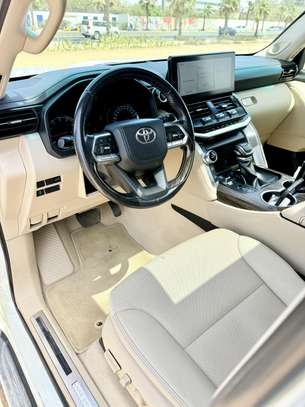 Toyota Land Cruiser LC 300 image 11