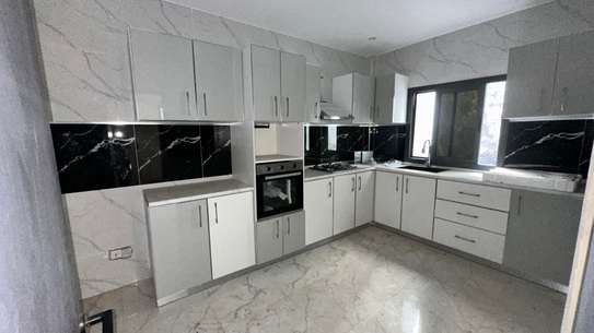 Appartement neuf 2 chambres salon à la cité Biagui Yoff image 1