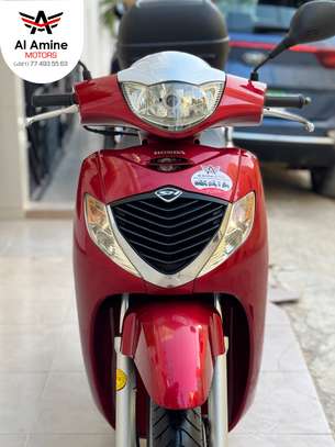 Honda SH image 3
