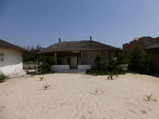 Villa 900m2  pieds dans l’eau MBORO image 6