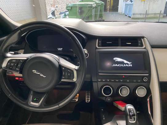 Jaguar E-PACE 2018 image 6