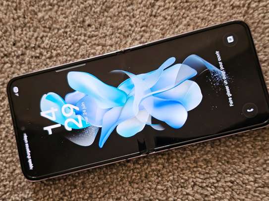 Samsung Galaxy z flip 4 128GB 8GB sim esm image 1