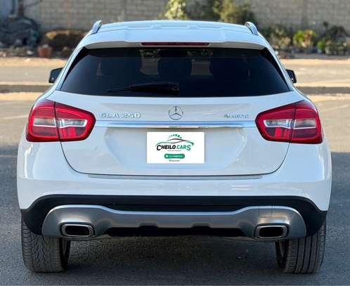 MERCEDES GLA250 2018 image 6