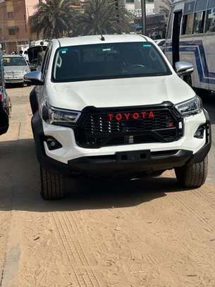 Toyota Hilux 2017 image 1