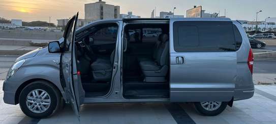 Hyundai Starex 12 places Deluxe image 4