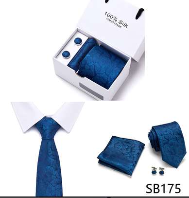 Coffret ensemble cravatte, boutton manchette et mouchoir image 3
