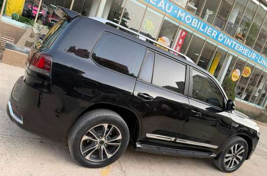Toyota Land Cruiser V8 – 2021 image 2