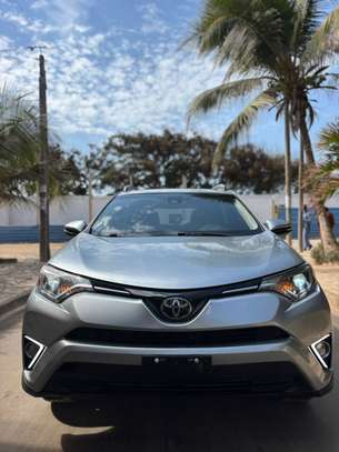 TOYOTA RAV 4 XLE ANNÉE 2017 image 1