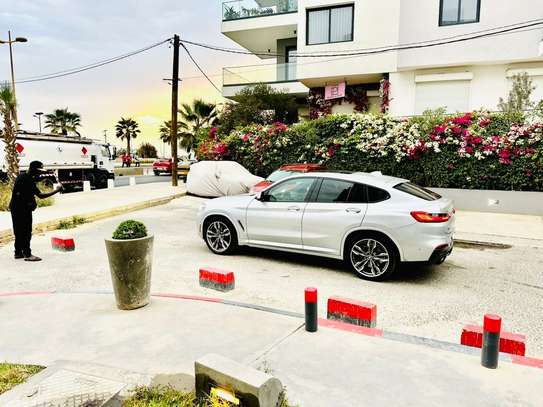 BMW X4 M40i image 8