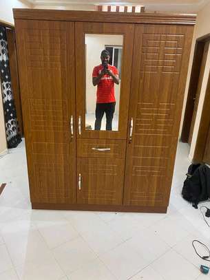 Armoire marron noire et blanc image 6