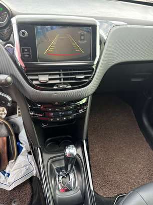 Peugeot 2008 2015 diesel image 13