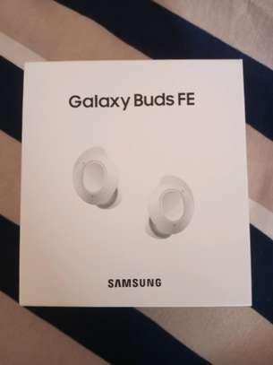 Samsung Galaxy Buds Fe image 1