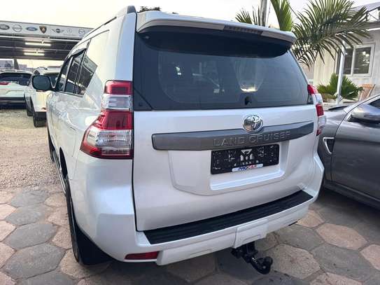 Toyota Land Cruiser Prado image 6