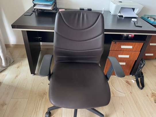 Bureau à vendre avec chaise image 1