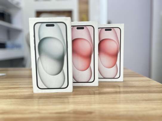 iPhone 15 Plus image 1