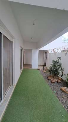 MAGNIFIGUE DUPLEX F6 A LOUER AUX ALMADIES image 12