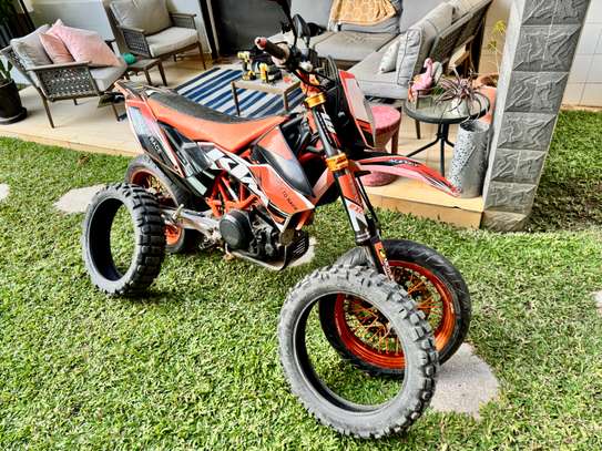 KTM 690 SMC 2013 image 2