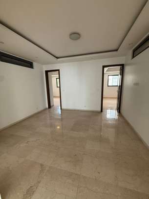 A louer à Fann Mermoz, grand appartement image 4