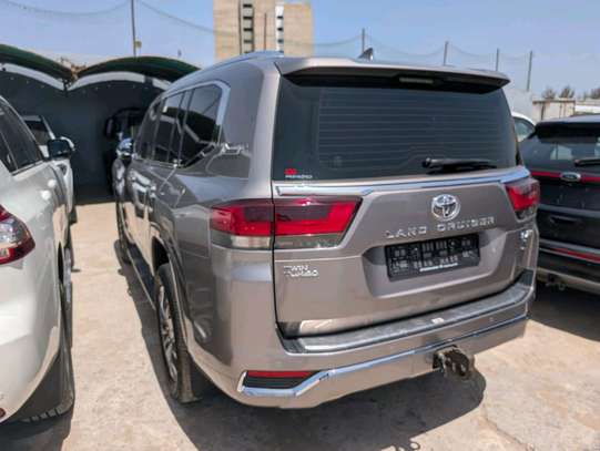 Land cruiser 2022 image 7