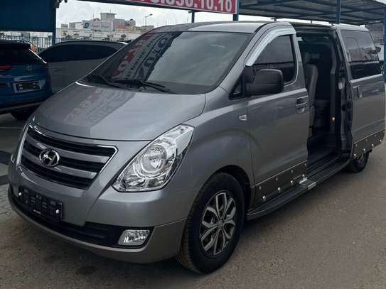 Hyundai Starex van 12 places Full options image 3