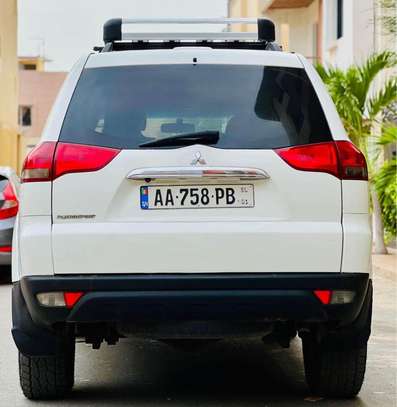Mitsubishi pajero 2016 image 4