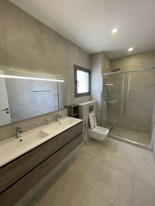 F5 A LOUER AUX ALMADIES (PAS LOIN DU KING FAHD PALACE) image 6