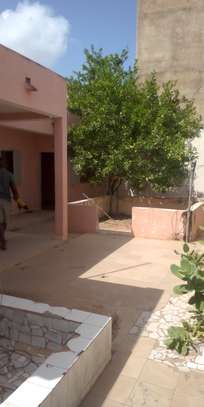 Villa basse a vendre cité safco keur massar image 6