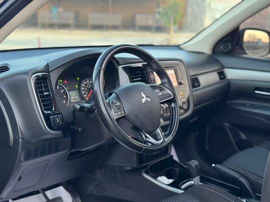 Mitsubishi Outlander 2017 7 places 4 cylindres image 8