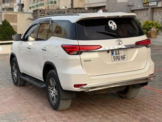 Toyota fortuner 2018 image 2