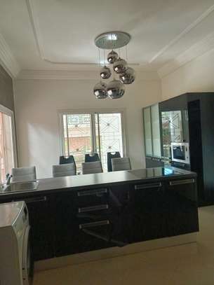 Villa R+2 de 300 m² à louer à stèle Mermoz image 11
