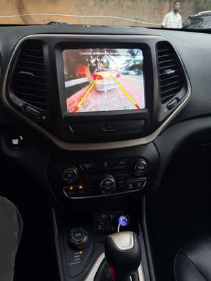 Jeep Cherokee image 13