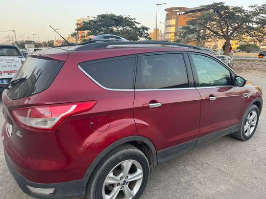 Ford Escape en bon état. image 1