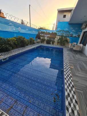 A louer Villa entièrement meublée de 03 chambres SALY JOSEPH image 2