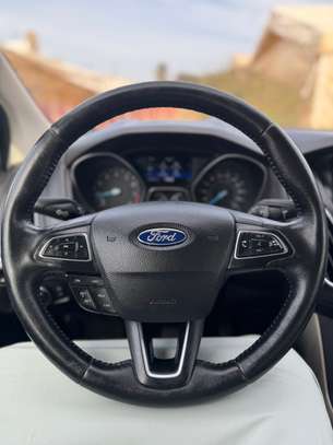 Ford Focus Titanium image 6