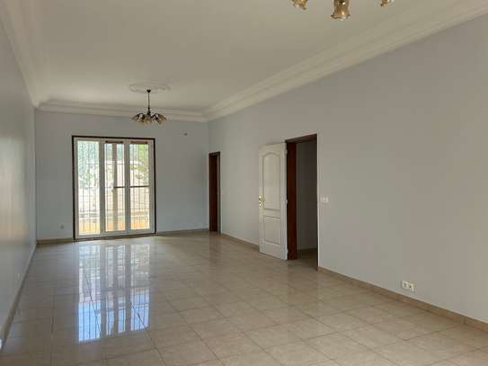 Grande villa aux Almadies pour habitation ou bureaux image 9