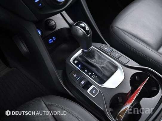 Hyundai Santa Fe essence 2018 Exclusive image 10
