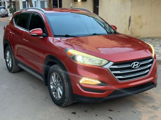 HYUNDAI TUCSON image 3