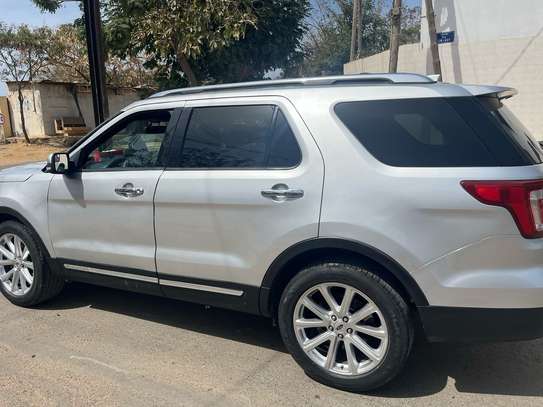 Ford Explorer image 1