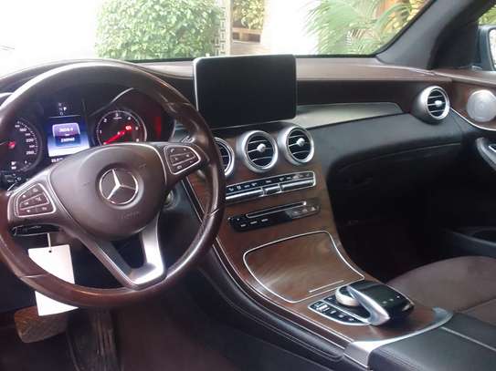 Mercedes GLC250 image 4