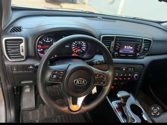 KIA SPORTAGE image 6