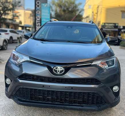 Toyota RAV4 2017 image 1
