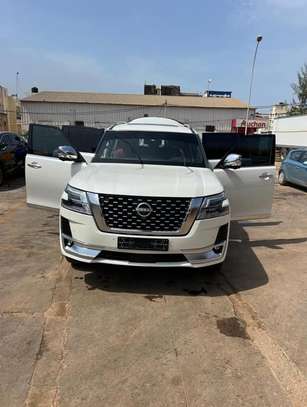 Nissan patrol 2018 version 2023 image 12