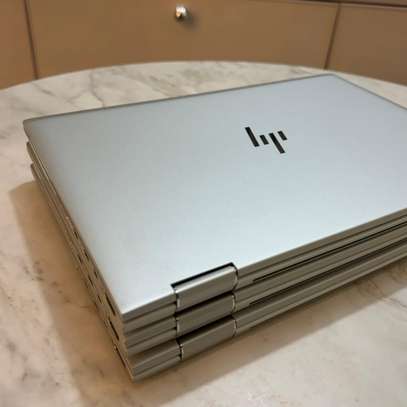 HP elitebook 1030 G3 image 2