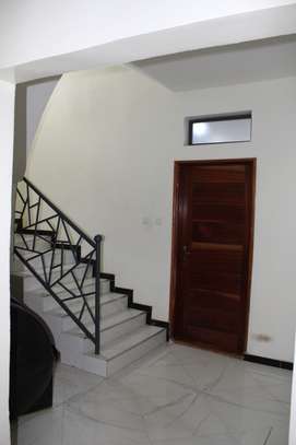 Appartement Meublé à Ouest Foire image 2